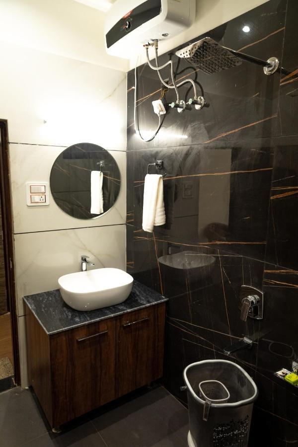 Hotel The Florence Чамба Екстериор снимка
