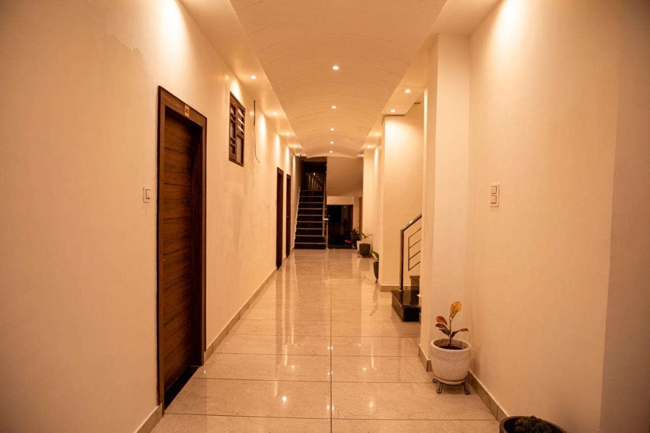 Hotel The Florence Чамба Екстериор снимка