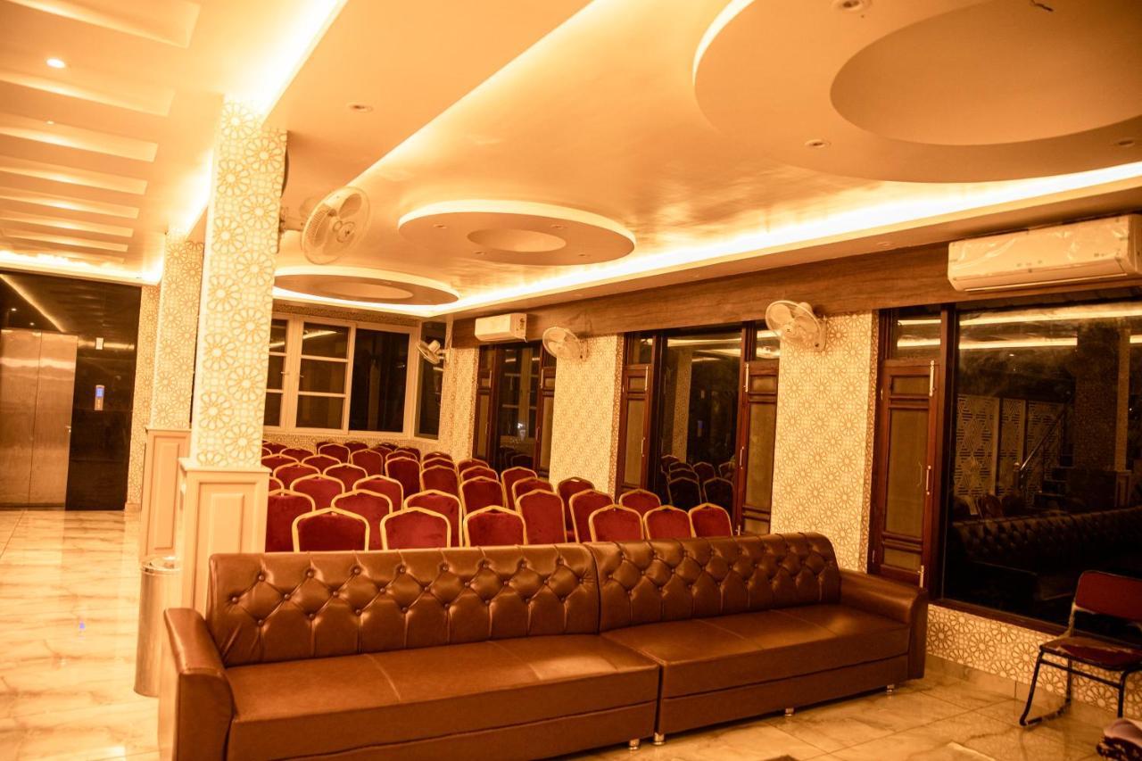 Hotel The Florence Чамба Екстериор снимка