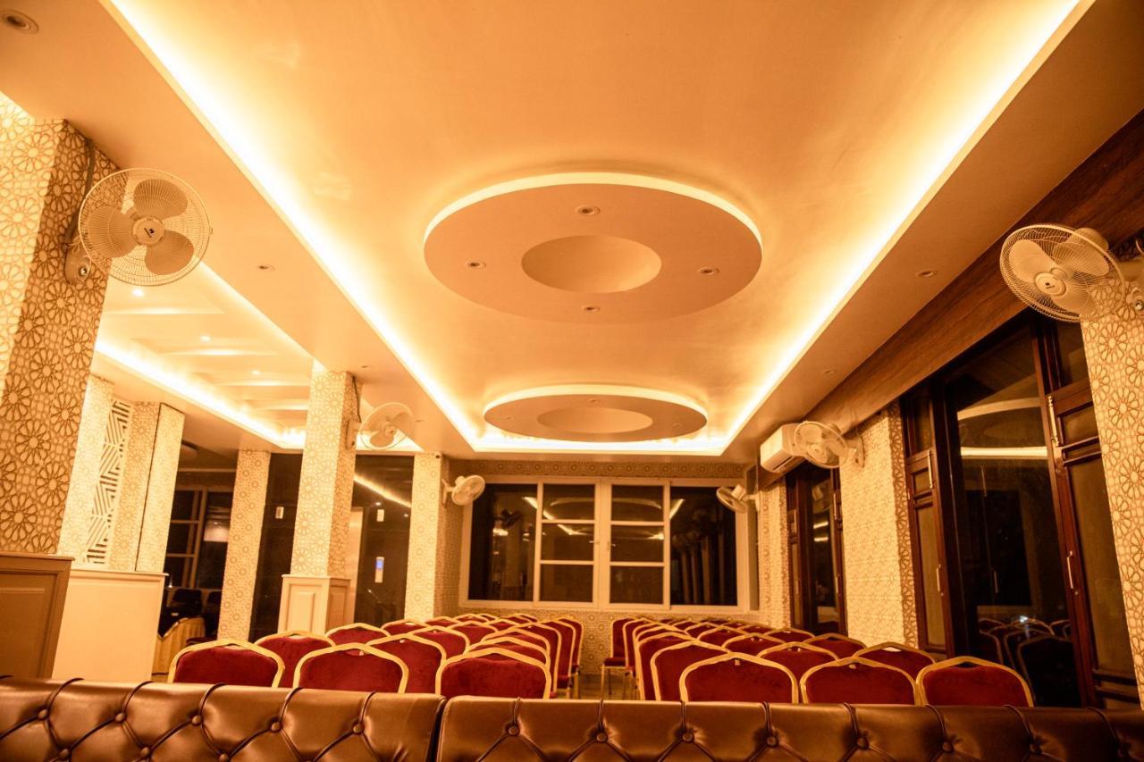 Hotel The Florence Чамба Екстериор снимка