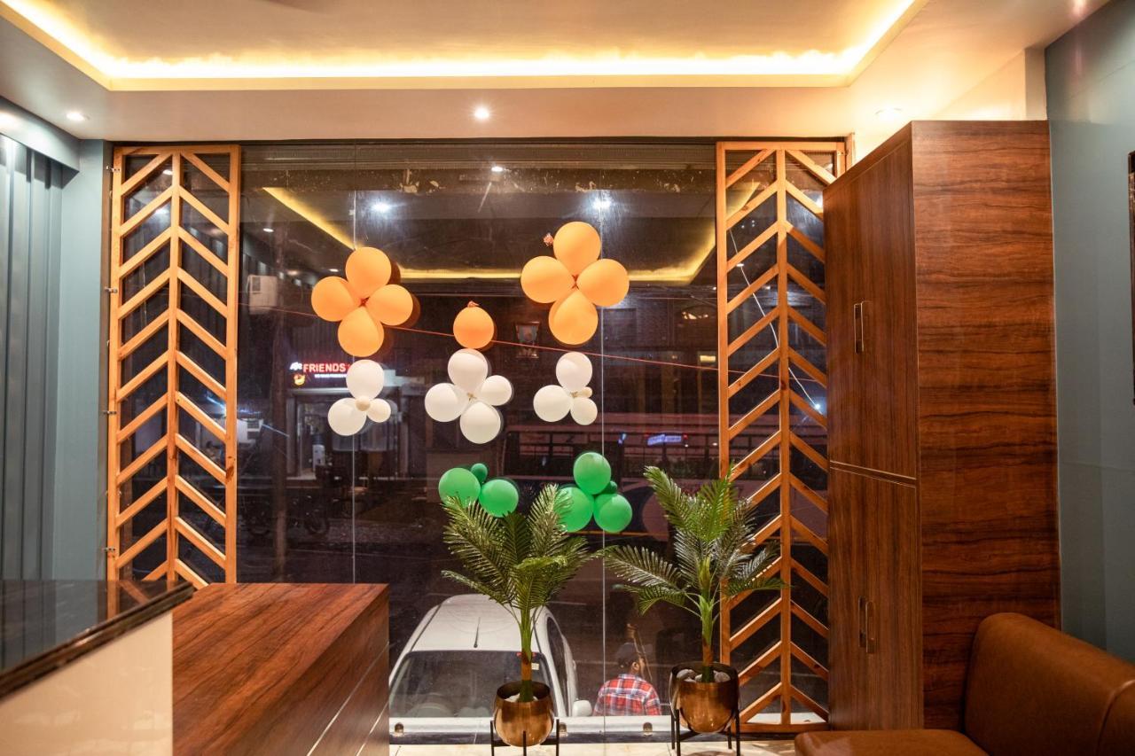 Hotel The Florence Чамба Екстериор снимка