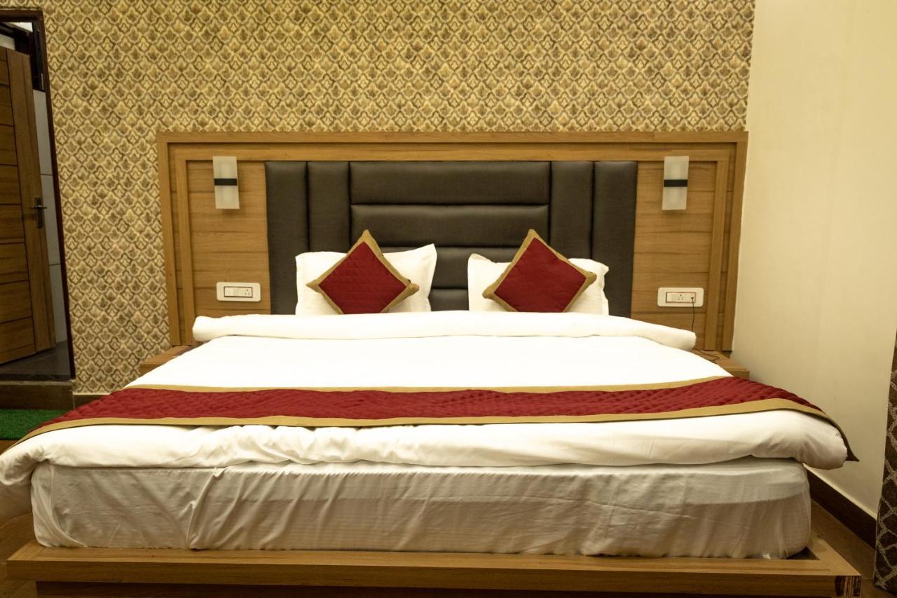 Hotel The Florence Чамба Екстериор снимка