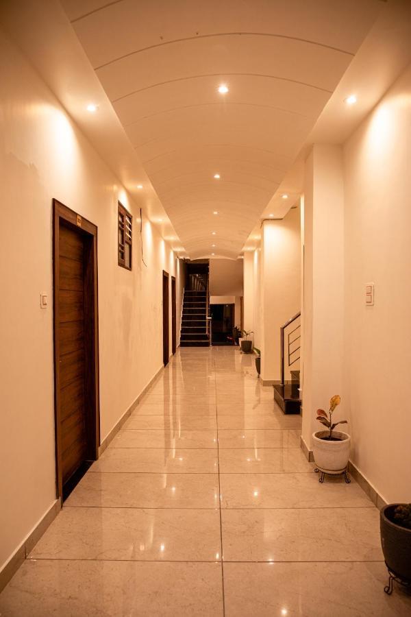 Hotel The Florence Чамба Екстериор снимка